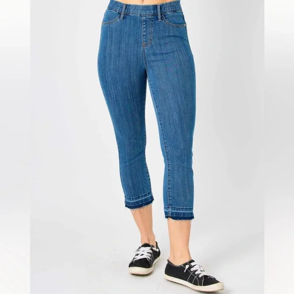NWT JUDY BLUE High Waist Pull On Capri Denim - Picture 2 of 8